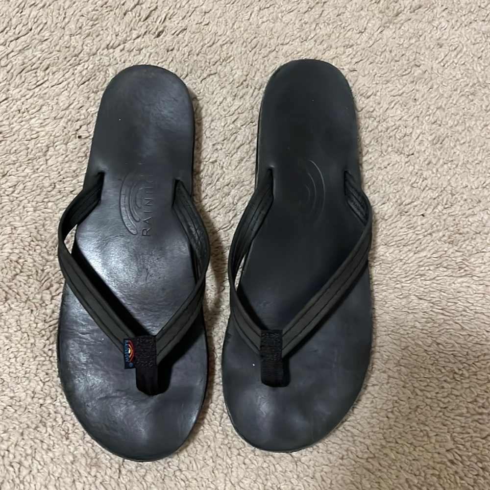 Rainbow Sandals Women's Thin Strap Black Flip Flops - Size Medium